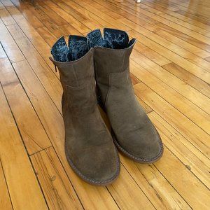 Banana Republic Men's Brown Suede Zip Boots, Size 9